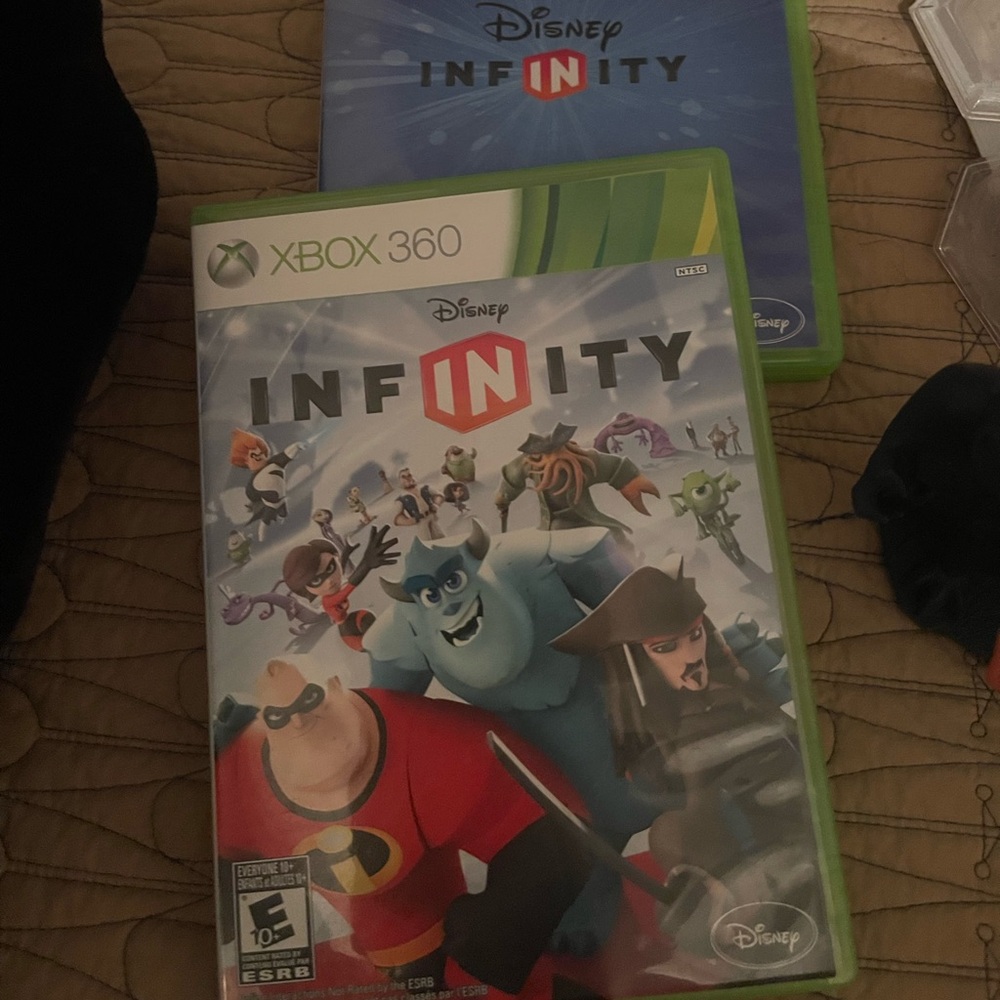 Infinity game and pieces
